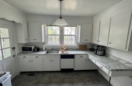 Reedville House | Waterfront! - Cozy "Captain's Cottage" with hot tub!