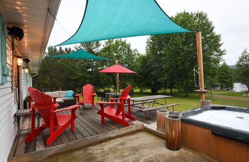 Brudenell House | Waterfront Escape - Hot Tub, Large Dock, Beach Volley Ball, Fire Pit, King Beds