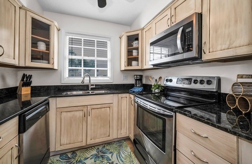 Coquina Key House | Waterfront Gated Resort Style Living Townhome St. Pete- 10 mins DT, 20 min Beach