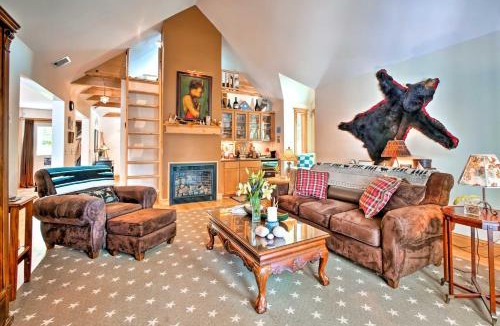 Great Pond House | Waterfront Great Pond Cottage w/Hot Tub & Deck!