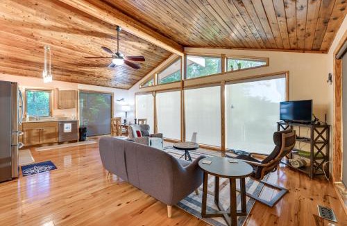 Lancaster House | Waterfront Lancaster Cabin ~ 10 Mi to Kilmarnock!