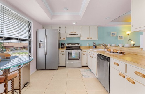 Pelican Condo | Waterfront Living, Stunning Sunsets, Community Pool - Condo Amber Sunset - Roelens