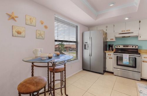 Pelican Condo | Waterfront Living, Stunning Sunsets, Community Pool - Condo Amber Sunset - Roelens
