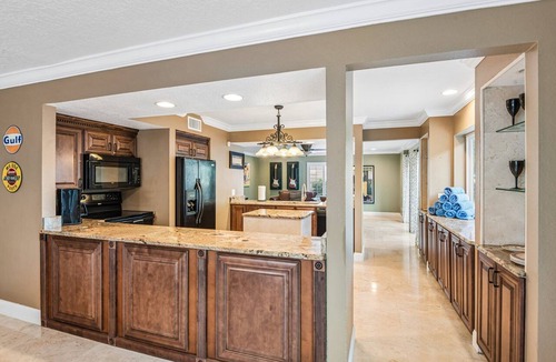 Lake Tarpon Estates House | Waterfront Pool Home with Private Dock 5 Bedrooms- 8 beds Maximum guests 10