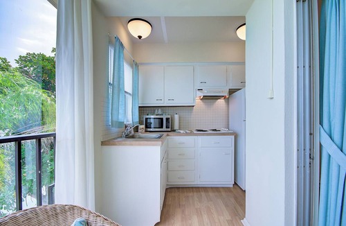 Clearwater Beach Apartment | 🌴 Waterfront Retreat @ Bay Watch | Dock Dolphin Sightings Quiet Setting ➠ BW 6