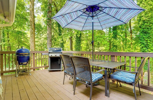 Dawsonville Cottage | Waterfront Retreat on a Lake Lanier Cove w/Dock