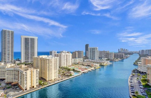 Hallandale Beach Hotel | Waterfront Studio in Resort Beach Pool Gym 2405