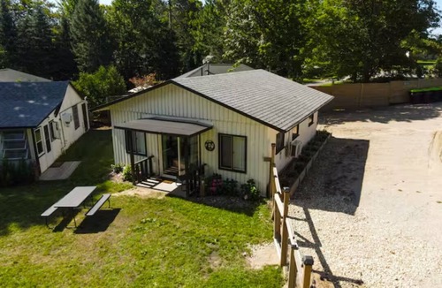Elk Rapids Cabin | Waterfront w/Beach on Elk Lake - Cabin 3
