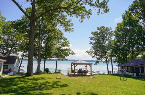 Elk Rapids Cabin | Waterfront w/Beach on Elk Lake - Cabin 5