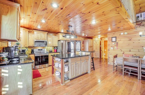 Butler Cottage | Waterfront Watauga Lake Home w/Private Dock!