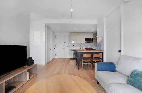Greenpoint Apartment | Waterfront Williamsburg 2 bd