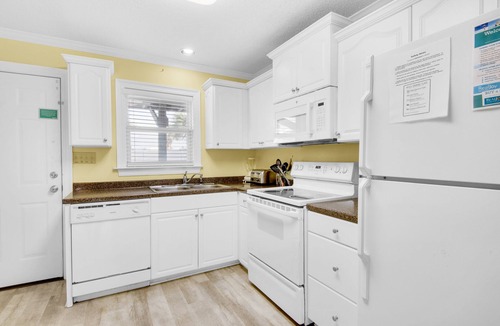 Lower Grand Lagoon Condo | We❤️Snowbirds-🐶Pet Friendly-66ft to Beach Access-Pool-2BR Gulfside Condos #2