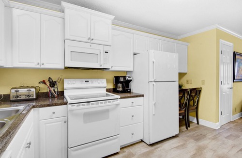 Lower Grand Lagoon Condo | We❤️Snowbirds-🐶Pet Friendly-66ft to Beach Access-Pool-2BR Gulfside Condos #2