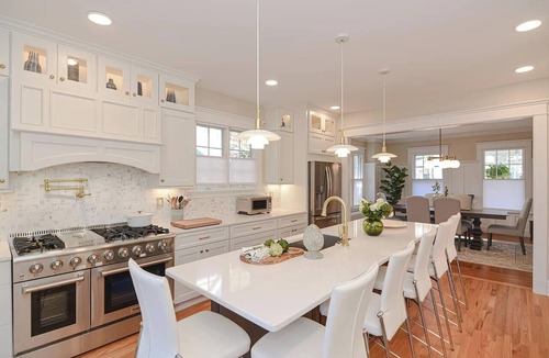 West New Haven Villa | Welcome to Dove Haven — a peaceful and stylish retreat in the heart of Westville. Relax in the private hot tub, enjoy cozy sun-filled spaces, and walk to charming cafés, top restaurants, and beautiful Edgewood Park. Minutes from Yale and downtown.