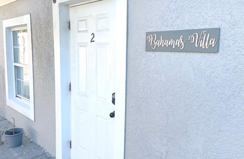 Croissant Park Condo | Well located 1BR w/Tiki Area & Outdoor Kitchen