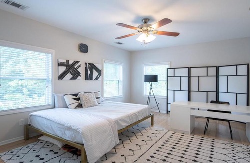Home Park Apartment | West Midtown 2 2 - Top Floor private parking