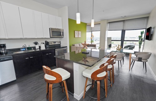 Westown Hotel | Westown 2BR Escape - 10 minutes walk to RiverWalk