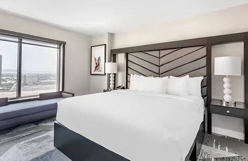 Las Vegas Hotel | Where Fun Trips and Great Memories Begin! 3 Units with Kitchen, Outdoor Pool!