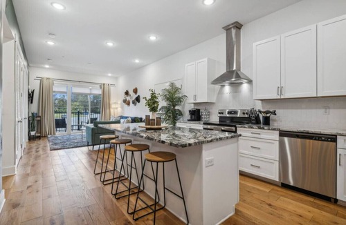 Inglewood Condo | Whiskey Town, Two Condos, Great for Groups - Sleeps 20!