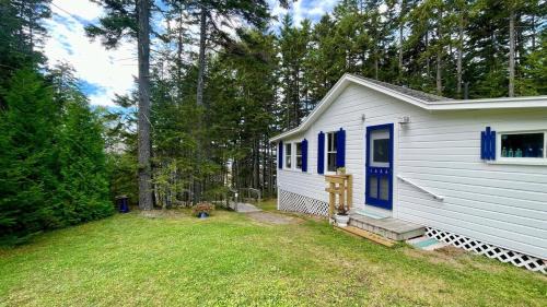 Spruce Head House | Whispering Spruces; Cozy Studio with Queen Bed & W