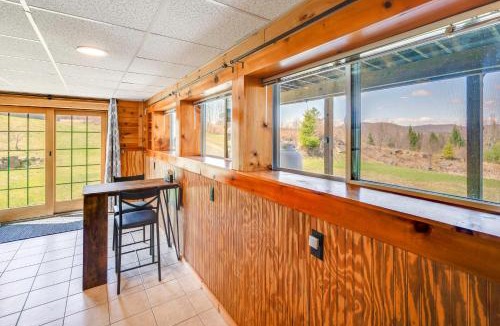 Bethlehem Apartment | White Mountains Escape! Shared Patio + Yard