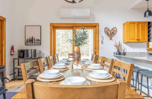 North Pole House | Whiteface Views, 10 Mins 2 Ski, Hot Tub, Game Room