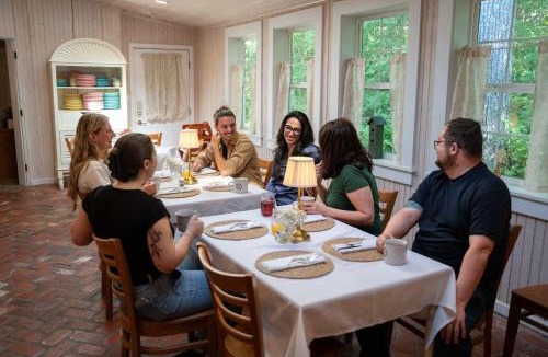 Lookout Mountain Hotel | Wildwood Room on Lookout Mountain