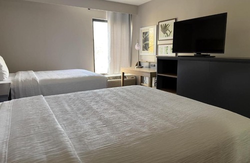 Baymeadows Hotel | Wingate by Wyndham Jacksonville FL