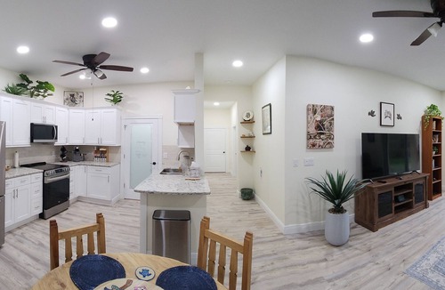 Citrus Springs Apartment | Wise Owl Retreat, a beautiful suite amongst towering oaks, access to River/view.