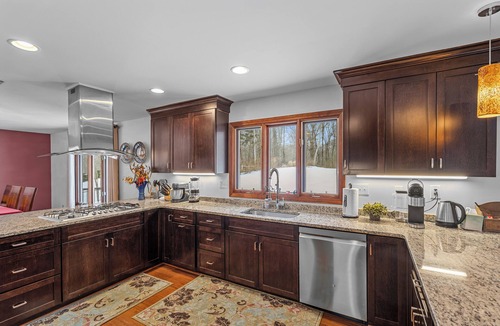 Guilford House | Wonderful Spacious 4BR Near Beaches, WFH Office + Pool in charming Guilford