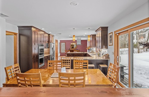 Guilford House | Wonderful Spacious 4BR Near Beaches, WFH Office + Pool in charming Guilford