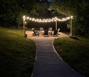 Jasper Hotel | Woodbridge Inn & Tavern