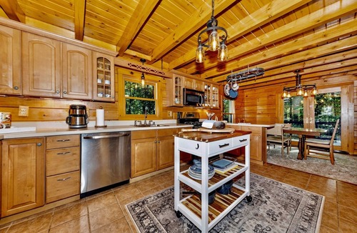 Dickerson Cabin | Woodland Retreat Craigside Lodge on Sugarloaf Mountain
