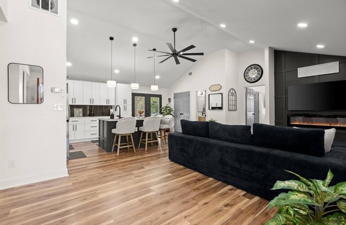 Belvedere Park House | World Cup Compound - 2 Luxury Homes! Sleeps 12