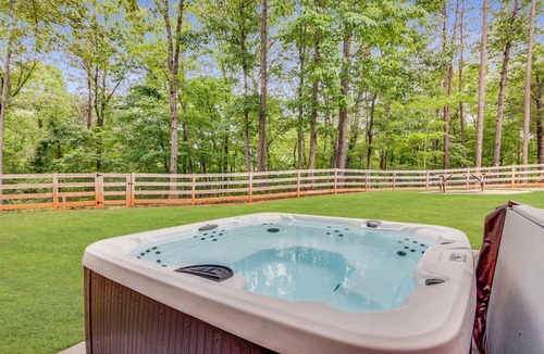 Dahlonega House | WOW! Family Friendly Getaway:Hot Tub, Fire Pit, Nature, Wine & Weddings