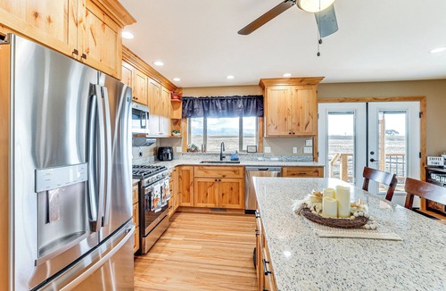 Fenn Cottage | Wraparound Deck: Newly Built Home in Grangeville!