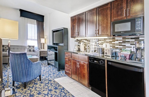 Lower Nob Hill Condo | Wyndham Canterbury Resort | Four 2BR/1BA Suites