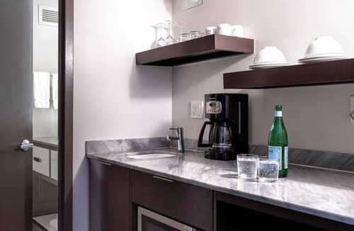 Union Square Condo | Wyndham Donatello Apartment with Resort Access