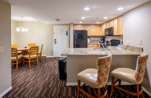 Survey Creek Condo | Wyndham Palm-Aire - Luxurious 2 Bedroom Condo
