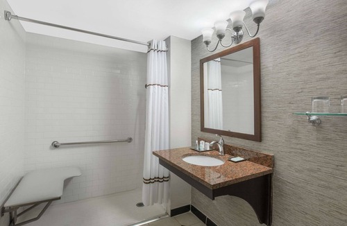 Center City East Hotel | Wyndham Philadelphia Historic District