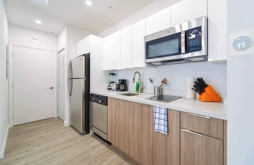 Wynwood Art District Apartment | Wynwood Condo: Rooftop Pool & Art District Views!
