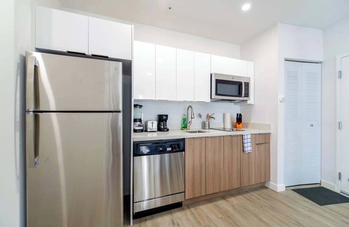 Wynwood Art District Apartment | Wynwood Condo: Rooftop Pool & Art District Views!