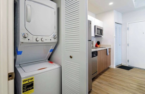 Wynwood Art District Apartment | Wynwood Condo: Rooftop Pool & Art District Views!