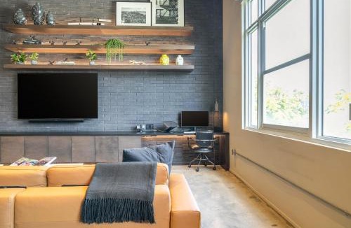 Wynwood Art District House | Wynwood Condo, Walk to Restaurants & Nightclubs!