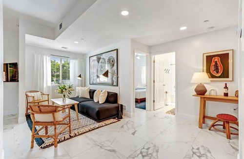 Wynwood Art District Apartment | Wynwood Jumbo - Sleeps 16 & free parking