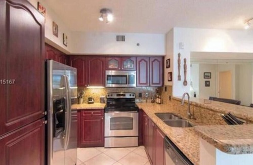 Aventura Apartment | Yacht Club Apartment at Aventura ~ Beautifully updated ground floor poolside