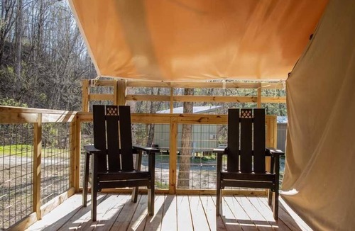Saluda Cabin | You Found it! Onsite Parking, Pet-Friendly Accommodation, Near Melrose Falls
