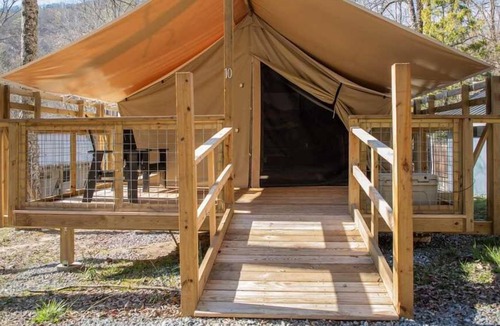 Saluda Cabin | You Found it! Onsite Parking, Pet-Friendly Accommodation, Near Melrose Falls