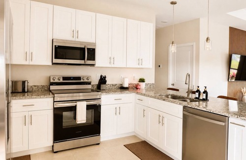 Jacarandas House | Your Cozy Corner in Cape Coral