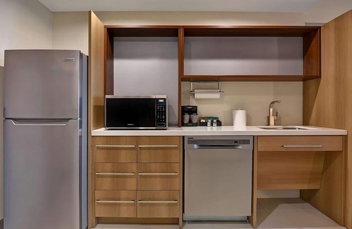 Florida Central Atlantic Coast Hotel | Your Florida Home Away from Home! Kitchenette, Pets Allowed, Outdoor Pool!